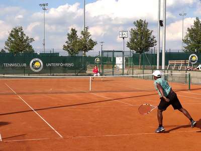 Ein weiterer Aufschlag vom match Sriram gegen Alvaro